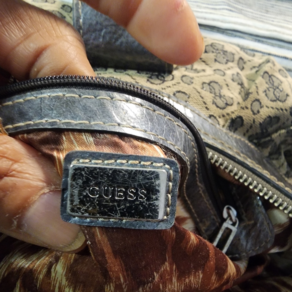 Women's Guess Shoulder Bag - Picture 13 of 16